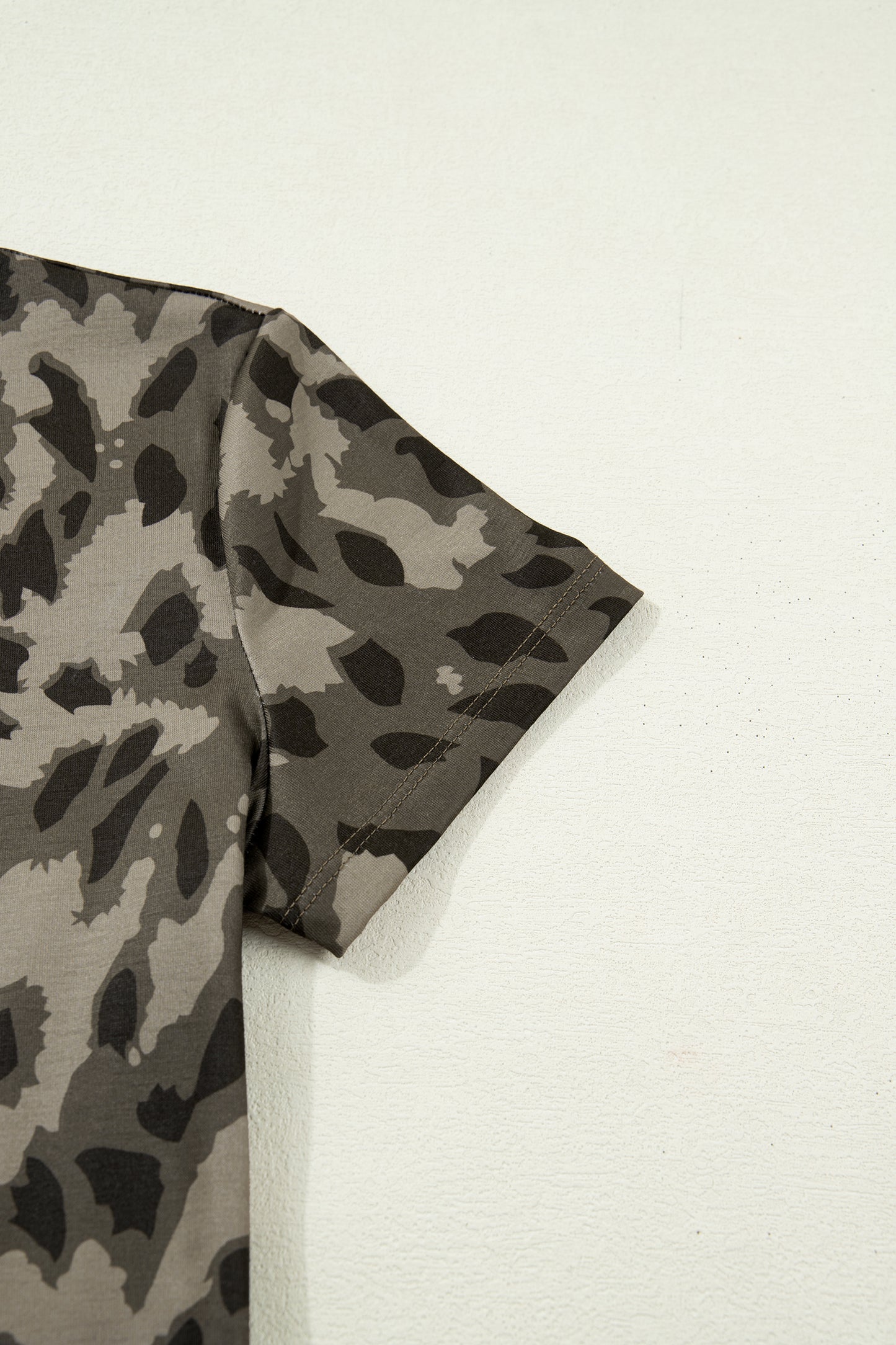 Brown Retro Leopard Print Mock Neck Slim Tee