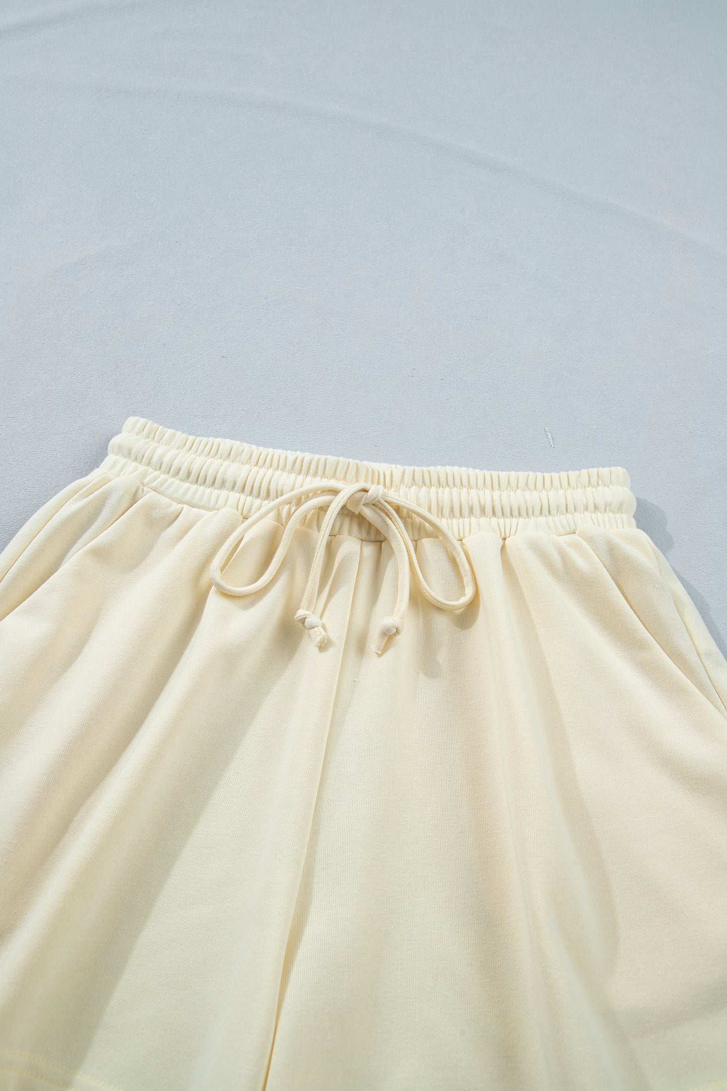 White Contrast Leopard Bow Patched V Neck Loose Tee Drawstring Shorts 2pcs Outfit